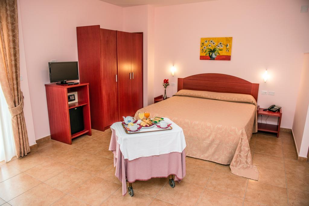 Hotel Delle More Vieste Exteriör bild